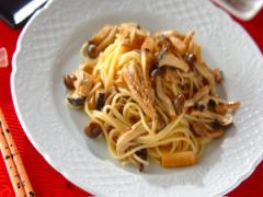 旬のキノコを濃厚ソースにからめて！ 「キノコの照り焼きパスタ」