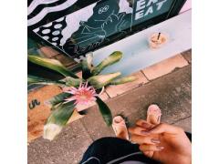 アンニュイな表情で魅せる。この秋、いつもより大人っぽく纏いたいくすみネイル9選