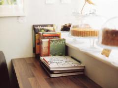 ページを捲る、その手を知的に。読書を彩る3色の秋ネイル