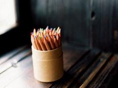 指先に広がる小さなキャンバス。色鉛筆で描くゆるっと可愛い手書きネイル