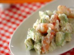 ヨーグルトでヘルシーに！ 「エビアボカドサラダ」