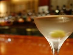 銀座のバーは大人の世界。最高峰の極上カクテルを堪能する夜