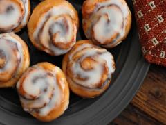 おうちでカフェ気分！スタバの人気スイーツ「シナモンロール」の再現レシピ