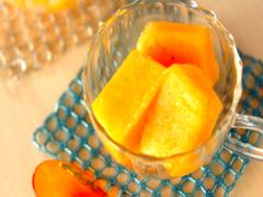 濃厚な口どけが新鮮！ 「柿のキュービックアイス」