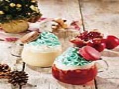 ミントホイップに丸ごと1個マカロンを乗せたセガフレードオリジナル“プレミアムティー”