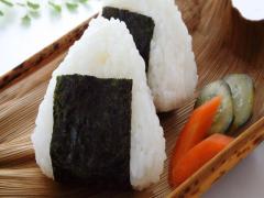 炭水化物で痩せるって本当？手軽に美味しくおにぎりダイエット！