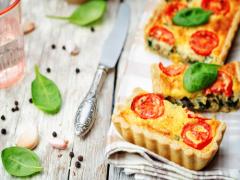 具材たっぷりのごちそうトースト。簡単「食パンキッシュ」レシピ