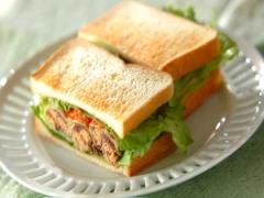 カリッと焼いたチーズと好相性！ 「イワシ缶のホットサンド」が簡単で美味しい♡