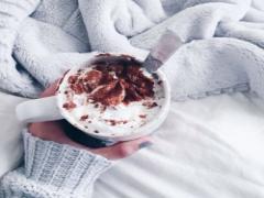 押さえておきたい冬ネイル15選。暖かく、キラキラなデザインに衣替え