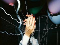 だってまだ手は届かないから。3つのブランドネイルで憧れを指先に