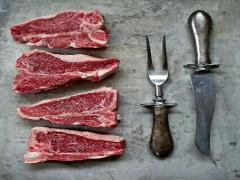 甘いケーキじゃ物足りない！肉ケーキのプレートでお祝いをもっと華やかに♡