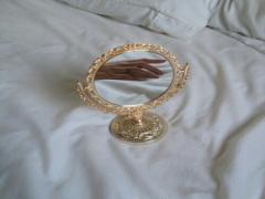 お上品さを指先に散らして。高見えする“金箔・銀箔ネイル”15選