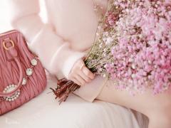 柄じゃないけど、喜ぶ顔が見たいから。花を贈りたくなる10の押し花ネイル