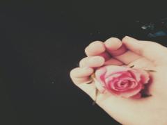 ¥108で輝きを散りばめて。“シェルフレーク”で「セルフネイル上手」なワタシに