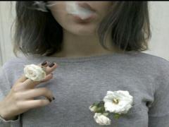 指先にさりげなく咲く。フラワーモチーフネイルでおしゃれ愛されガールに