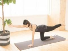 背筋を美しく！ 体幹を鍛える「トラのポーズ」で姿勢美人になろう