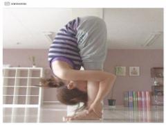 「前屈」が地味にスゴイ！1ポーズがもたらすダイエット効果