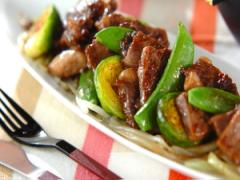 絶品ソースをお肉にたっぷりかけて ひとくちステーキ