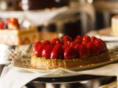 お腹いっぱい堪能あれ♡これからが旬のいちごを贅沢に使ったスイーツブッフェ3選