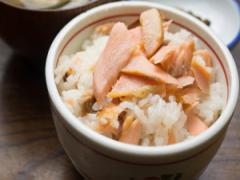 やみつき、ごちそう飯に！ サケの炊き込みごはん