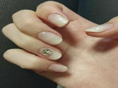 定番冬ネイルもスポンジで簡単に！ホワイトグラデーションのやり方＆デザイン