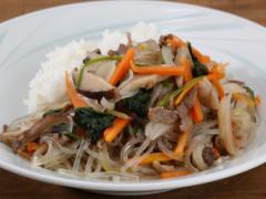 さまざまな具材が織りなす旨み「チャプチェご飯」