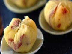 おやつにもお弁当にも！ サツマイモとチーズの茶巾しぼり