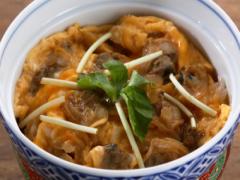 あさりの旨味をふんわり包み込む「あさりの玉子丼」