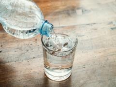 食前にお水を2杯飲むだけ！食べ過ぎ防止ダイエット