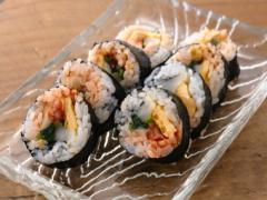 ごま油の香りを楽しむ「具だくさんの海苔巻」