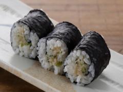 だしでサッと煮るのが味の決め手「水煮貝柱のさっと煮と三つ葉の細巻」