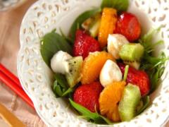 デザート感覚で食べられる！ 華やかなフルーツサラダ