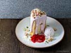 ピンクのハートがラブリー♪ 淡いピンクのケーキ＆ミルクセーキなどPEANUTS Cafeからバレンタ