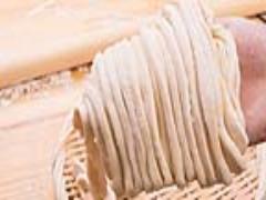 「ふみふみ」「こねこね」タイムが楽しい手打ち麺づくり