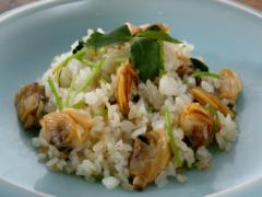 あさりの旨みをシンプルに味わう「あさりと三つ葉のバターライス」