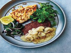 カジキマグロのステーキ ワカメマリネ添え＆牛ももステーキ マッシュルームクリーム