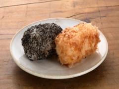 見た目は“おはぎ”だけど…「おむすび２種 ごまと削り節」