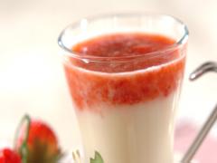 甘さのなかにほんのり酸味 栄養豊富なイチゴ甘酒