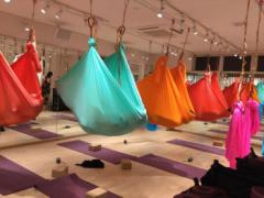 話題の「空中ヨガ」2号店がみなとみらいにオープン！ダンスとの融合を楽しんで