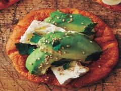 アボカド×カマンベール×ごまのクラウドブレッド