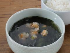 えびは脇役、主役はわかめの「小えび入りわかめのスープとご飯」