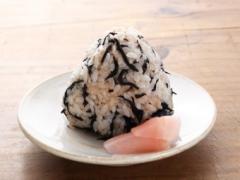 多めに作った前日のご飯で「昨日のひじきの炊き込みおむすび」