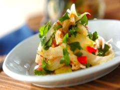 前菜にぴったり！ 蒸し鶏とセロリのスパイスマリネ