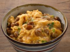 意外や意外の美味しさにびっくり！「納豆と玉子のふわふわ丼」