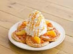 Eggs 'n Thingsからイースターを祝うオレンジ色の華やか『キャロットパンケーキ』限定発売