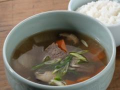 しみじみとした美味しさに、からだが喜ぶ!! 「大根・牛肉・にんじん・椎茸のスープご飯」