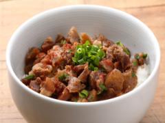 とろとろ・じわじわ、噛めば噛むほど旨味が増す「牛すじ丼」