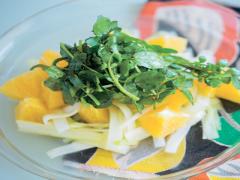 むくみケアに効果てきめん！ セロリとクレソン、オレンジのサラダ