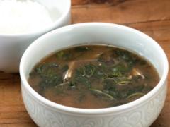 すぐそこまで来た春を実感する里の野草「よもぎの味噌汁とご飯」