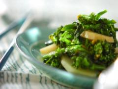 春に食べたくなる、このほろ苦さ！ ジャガイモと菜の花の炒め物